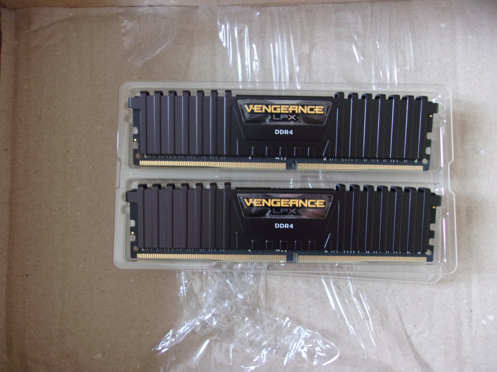 DDR4　コルセア　16G　メモリ　250823